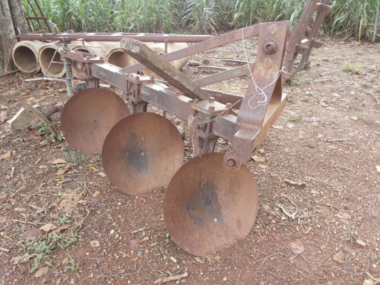 Ford6600 t3 ตัวเ็ต็ม รถจอด เก่าเก็บเดิมๆ อุปกรณ์ 2ฃิ้น หาง3 หาง 7 PTO ใช้งานปกติ กระทะข้างขวามีนะครับ ถอดออก ยางใหญ่ก็มีให้ คานหน้าคอช้าง เอกสารสัญญาซื้อขาย ขายตามสภาพครับ ราคาต่อรองได้เด้อ พี่น้องครับ