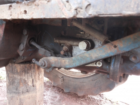 Ford6600 t3 ตัวเ็ต็ม รถจอด เก่าเก็บเดิมๆ อุปกรณ์ 2ฃิ้น หาง3 หาง 7 PTO ใช้งานปกติ กระทะข้างขวามีนะครับ ถอดออก ยางใหญ่ก็มีให้ คานหน้าคอช้าง เอกสารสัญญาซื้อขาย ขายตามสภาพครับ ราคาต่อรองได้เด้อ พี่น้องครับ