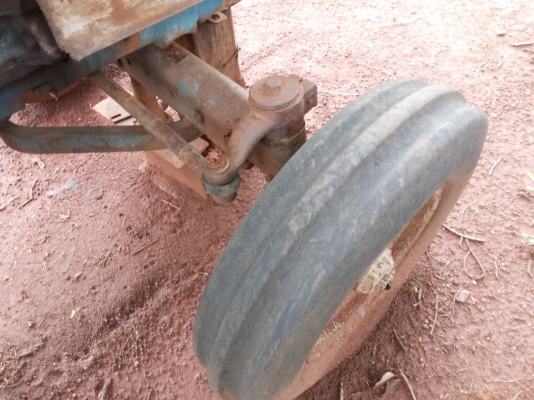 Ford6600 t3 ตัวเ็ต็ม รถจอด เก่าเก็บเดิมๆ อุปกรณ์ 2ฃิ้น หาง3 หาง 7 PTO ใช้งานปกติ กระทะข้างขวามีนะครับ ถอดออก ยางใหญ่ก็มีให้ คานหน้าคอช้าง เอกสารสัญญาซื้อขาย ขายตามสภาพครับ ราคาต่อรองได้เด้อ พี่น้องครับ