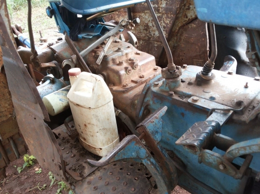 Ford6600 t3 ตัวเ็ต็ม รถจอด เก่าเก็บเดิมๆ อุปกรณ์ 2ฃิ้น หาง3 หาง 7 PTO ใช้งานปกติ กระทะข้างขวามีนะครับ ถอดออก ยางใหญ่ก็มีให้ คานหน้าคอช้าง เอกสารสัญญาซื้อขาย ขายตามสภาพครับ ราคาต่อรองได้เด้อ พี่น้องครับ