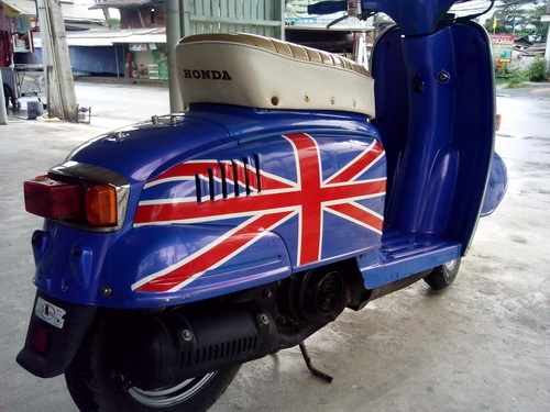 มีหลายคันเลือกดูเอาครับ ทุกคัน รับประกันเครื่อง 3 เดือน ไม่เกิน 100 กม. ส่งฟรี