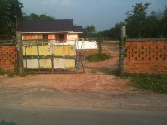 ขายที่ดินเปล่าถมแล้ว แปลงละ 60 ตารางวาๆ ละ 5,000 บาท