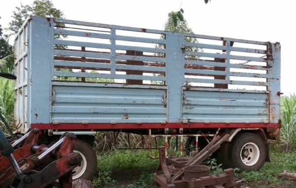 ขายด่วน ลูกพ่วง 2 เพลาคอกสูงเกษตรไม่ดั๊มพ์ความยาว 6.20 เมตรสภาพสวยจัด ช่วงล่างแน่นคัชซีสวยเดิมๆไม่มีบวม ยางสภาพดีทั้ง 8 เส้นประมาณ 70\% พร้อมบรรทุกพร้อมใช้งาน เอกสารสัญญาซื้อขาย ราคาต่อรองได้ครับ