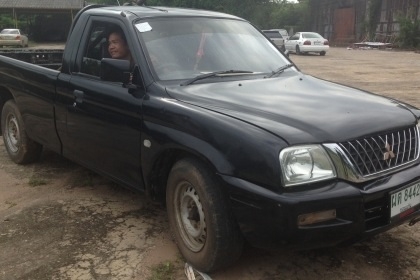 MITSUBISHI L200 STRADA 2.5 MT ปี 42 รถสวยสีสันบางเดิมทั้งคันพร้อมใช้งาน เครื่องแน่นแรงดีไม่มีเยิ้ม ภายในเก๋งคอนโซลสวยครบ แอร์เย็น พวงมาลัยเพาเวอร์ กระบะปูพื้นยางลายเนอร์ ช่วงล่างแน่นมากคัชซีสวยไม่มีผุกร่อน ยางสภาพดี 4 เส้นประมาณ 70\% พร้อมใช้งาน เอกสารทะเบ MITSUBISHI L200 STRADA 2.5 MT ปี 42 รถสวยสีสันบางเดิมทั้งคันพร้อมใช้งาน เครื่องแน่นแรงดีไม่มีเยิ้ม ภายในเก๋งคอนโซลสวยครบ แอร์เย็น พวงมาลัยเพาเวอร์ กระบะปูพื้นยางลายเนอร์ ช่วงล่างแน่นมากคัชซีสวยไม่มีผุกร่อน ยางสภาพดี 4 เส้นประมาณ 70\% พร้อมใช้งาน เอกสารทะเบ