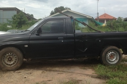 MITSUBISHI L200 STRADA 2.5 MT ปี 42 รถสวยสีสันบางเดิมทั้งคันพร้อมใช้งาน เครื่องแน่นแรงดีไม่มีเยิ้ม ภายในเก๋งคอนโซลสวยครบ แอร์เย็น พวงมาลัยเพาเวอร์ กระบะปูพื้นยางลายเนอร์ ช่วงล่างแน่นมากคัชซีสวยไม่มีผุกร่อน ยางสภาพดี 4 เส้นประมาณ 70\% พร้อมใช้งาน เอกสารทะเบ