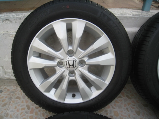 ขายล้อแม็ก Honda city ป้ายแดง 15"x5.5" et45 4รู100 + ยาง ปี 13  สนใจติดต่อเล็กคลองสามครับ (081-3747940)