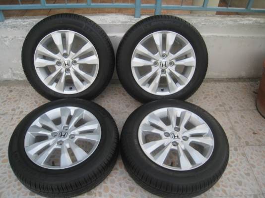 ขายล้อแม็ก Honda city ป้ายแดง 15"x5.5" et45 4รู100 + ยาง ปี 13  สนใจติดต่อเล็กคลองสามครับ (081-3747940)