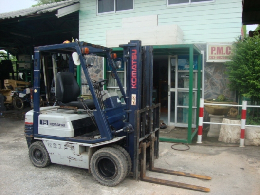 ขายด่วน !!!  รถโฟล์คลิฟท์  KOMATSU  FG15-15  (รถนอกนำเข้า  สภาพดี  พร้อมใช้)  เครื่องยนต์เบนซิน  เสาสูง  3  เมตร  เกียร์ธรรมดา  ยางตัน  4  ล้อ