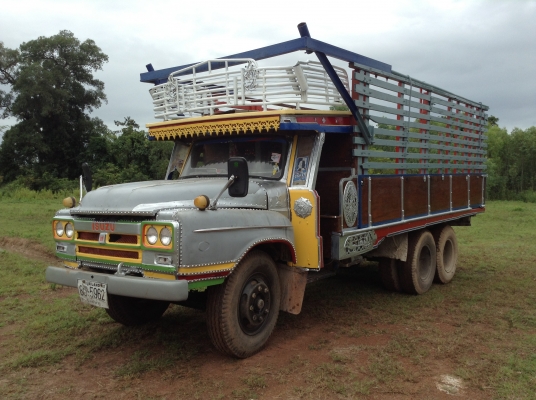 ขาย 10 ล้อหัวยาว 2 เพลา เครื่อง 6BD1 165 แรงม้า คัสซีสวยตลอดเส้น ช่วงล่าง JCM สโลว์กลาง ยางเต็ม หัวเก๋งสวยไม่ผุ ทะเบียนพร้อมโอนครับ