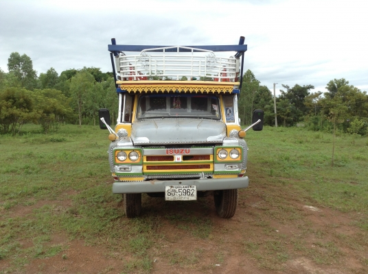 ขาย 10 ล้อหัวยาว 2 เพลา เครื่อง 6BD1 165 แรงม้า คัสซีสวยตลอดเส้น ช่วงล่าง JCM สโลว์กลาง ยางเต็ม หัวเก๋งสวยไม่ผุ ทะเบียนพร้อมโอนครับ