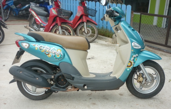 ยามาฮ่าฟีโอเล่ สีฟ้าสดใส น่ารักทั้งรถทั้งคนขับ  21500 บาท