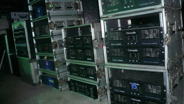 ทีมงานโตงเตง นครสววรค์ .บริการวงดนตรี ชุดใหญ่ พร้อมนักร้องหางเครื่อง เครื่องเสียงเกรด A มีนักร้องดังมากมายมาใช้บริการตามรูป