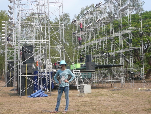 ทีมงานโตงเตง นครสววรค์ .บริการวงดนตรี ชุดใหญ่ พร้อมนักร้องหางเครื่อง เครื่องเสียงเกรด A มีนักร้องดังมากมายมาใช้บริการตามรูป