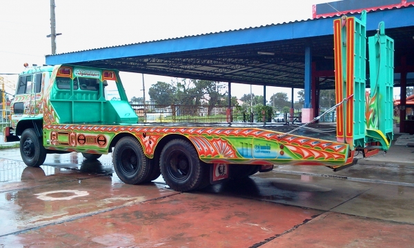 ขายรถบรรทุกรถเี่กี่ยวข้าวเทเลอร์