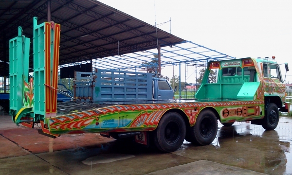 ขายรถบรรทุกรถเี่กี่ยวข้าวเทเลอร์