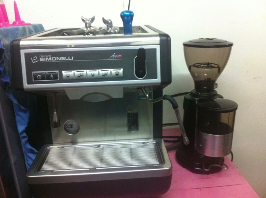 เครื่องชงกาแฟ NUOVA SIMONELLI APPIA V 1 G เครื่องบด MACAP M5