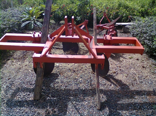 ผานยกร่องมัน และ ร่องสับปะรด ครับ ผานยกร่องมัน และ ร่องสับปะรด ครับ