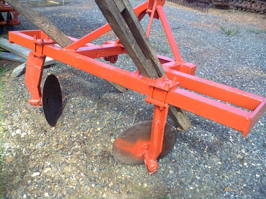 ผานยกร่องมัน และ ร่องสับปะรด ครับ ผานยกร่องมัน และ ร่องสับปะรด ครับ