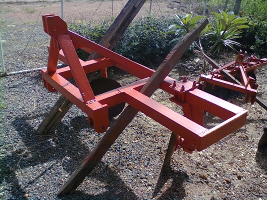 ผานยกร่องมัน และ ร่องสับปะรด ครับ ผานยกร่องมัน และ ร่องสับปะรด ครับ