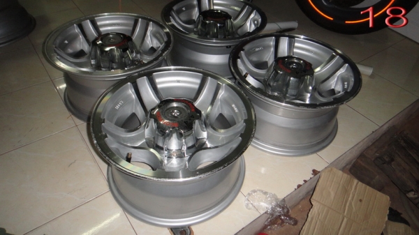 ล้อแม็ก interspeed(แท้japan) 5 รู 114.3 ขอบ 15" กว้าง 7.5" offset-20 ขอบหนาเวอร์ พร้อมฝาครอบครบ ขาย 9000 บาท พร้อมส่งทั่วไทย