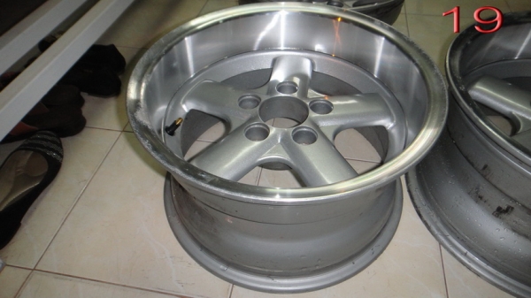 ขายล้อแม็ก 5 ก้าน 5 รู 114.3 ขอบ 15" กว้าง 8" offset-10 มี 2 วง ขอบหนาเว่อร์ แถมแม็ก 7.5" et-10 1 วง ขาย 5500 บาท พร้อมส่งทั่วไทย