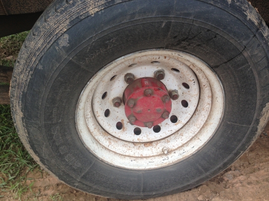 TOYOTA HILUX VIGO EXTRACAB  2.5 MT ปี 50 รถบ้านสวยจัดบางเดิมทั้งคัน ช่วงล่างติดตั้งเพลาลอยครบพร้อมใช้งาน กระบะมีคอกเหล็กสภาพสวย เครื่องแน่นแรงดี ภายในเก๋งคอนโซลสวยครบ พวงมาลัยเพาเวอร์ กระบะปูพื้นยางลายเนอร์อย่างสวย ยางสภาพดี 4 เส้นประมาณ 70\% พร้อมบรรทุ