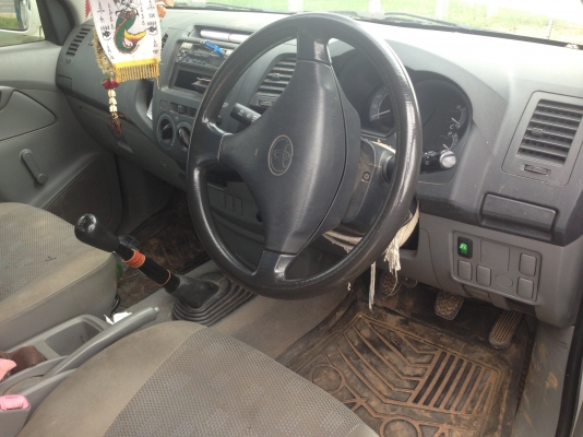 TOYOTA HILUX VIGO EXTRACAB  2.5 MT ปี 50 รถบ้านสวยจัดบางเดิมทั้งคัน ช่วงล่างติดตั้งเพลาลอยครบพร้อมใช้งาน กระบะมีคอกเหล็กสภาพสวย เครื่องแน่นแรงดี ภายในเก๋งคอนโซลสวยครบ พวงมาลัยเพาเวอร์ กระบะปูพื้นยางลายเนอร์อย่างสวย ยางสภาพดี 4 เส้นประมาณ 70\% พร้อมบรรทุ