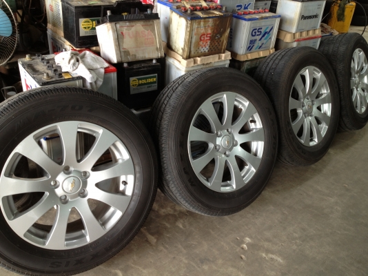 ขายล้อแม็กซ์พร้อมยางนอก Maxxis 4เส้น 17นิ้ว แคปติวา 2012