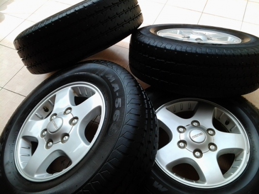 แม็กซ์พร้อมยางกระบะบรรทุกสภาพสวยครับ 215/70 ขอบ15