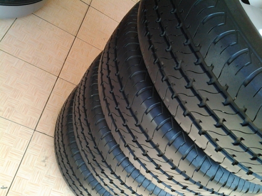 แม็กซ์พร้อมยางกระบะบรรทุกสภาพสวยครับ 215/70 ขอบ15