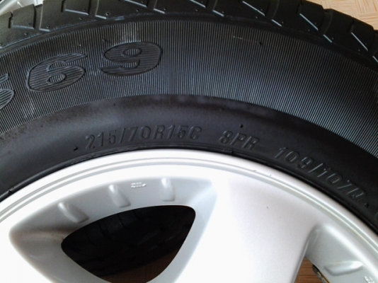 แม็กซ์พร้อมยางกระบะบรรทุกสภาพสวยครับ 215/70 ขอบ15