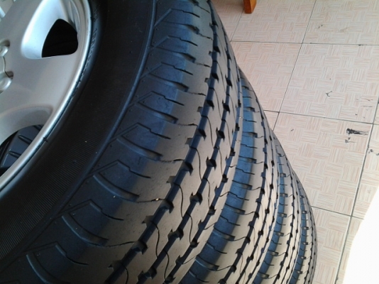 แม็กซ์พร้อมยางกระบะบรรทุกสภาพสวยครับ 215/70 ขอบ15