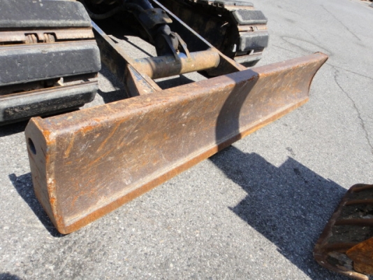 รถขุดดิน PC40-6-13528  สภาพสวย  ชั่วโมงใช้งานน้อย นำเข้าจากญี่ปุ่น  ถึงไทยเรียบร้อยแล้ว  รถจอดอยู่ที่ C.S. Motor หลักสี่ โทร.081-373-0559