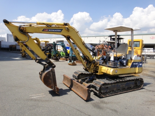 รถขุดดิน PC40-6-13528  สภาพสวย  ชั่วโมงใช้งานน้อย นำเข้าจากญี่ปุ่น  ถึงไทยเรียบร้อยแล้ว  รถจอดอยู่ที่ C.S. Motor หลักสี่ โทร.081-373-0559