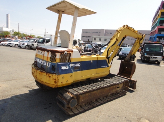 รถขุดดิน PC40-6-13528  สภาพสวย  ชั่วโมงใช้งานน้อย นำเข้าจากญี่ปุ่น  ถึงไทยเรียบร้อยแล้ว  รถจอดอยู่ที่ C.S. Motor หลักสี่ โทร.081-373-0559