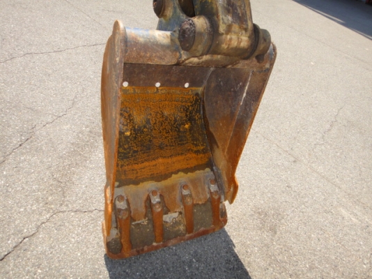 รถขุดดิน PC40-6-13528  สภาพสวย  ชั่วโมงใช้งานน้อย นำเข้าจากญี่ปุ่น  ถึงไทยเรียบร้อยแล้ว  รถจอดอยู่ที่ C.S. Motor หลักสี่ โทร.081-373-0559