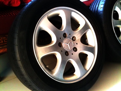 แม็กซ์ BENZขนาด16 นิ้ว พร้อมยางดอกหนาลึก Continental ใช้อีก2ปีสบายๆครับ แม็กซ์ BENZขนาด16 นิ้ว พร้อมยางดอกหนาลึก Continental ใช้อีก2ปีสบายๆครับ