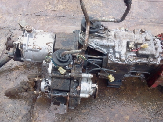 ขายเกียร์4wdมีptoปั่นวิ้นซ์เพลาสวยๆ