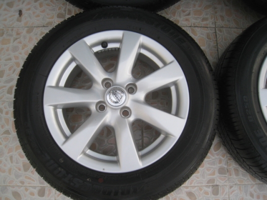 ขายล้อแม็ก Nissan almera 15"x5.5" et40 4รู100 +ยาง ปี4412  สนใจติดต่อเล็กคลองสาม (081-3747940)