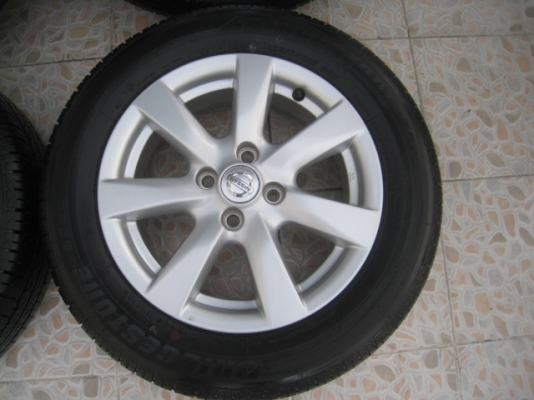 ขายล้อแม็ก Nissan almera 15"x5.5" et40 4รู100 +ยาง ปี4412  สนใจติดต่อเล็กคลองสาม (081-3747940)