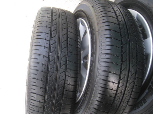 ขายล้อแม็ก Nissan almera 15"x5.5" et40 4รู100 +ยาง ปี4412  สนใจติดต่อเล็กคลองสาม (081-3747940)