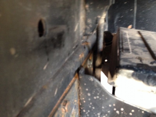 รถอีซูซุ 6 ล้อ รั่ว 100 แรงม้า สนใจติดต่อ 081 - 6079515 รถอีซูซุ 6 ล้อ รั่ว 100 แรงม้า สนใจติดต่อ 081 - 6079515