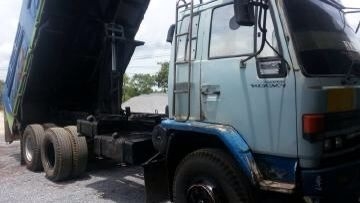 รถอีซูซุ 10 ล้อดั้ม เปลื่ยนเครื่อง 320 แรงม้า ( นางฟ้าแท้ )  ( ขายแม่ลูก )  สนใจติดต่อ 081 - 6079515