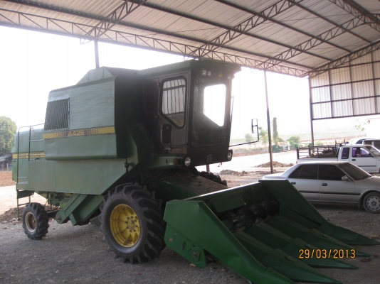 No.00118 รถเกี่ยวข้าวโพด พร้อมหัวจอร์นเดียร์