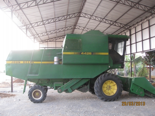 No.00118 รถเกี่ยวข้าวโพด พร้อมหัวจอร์นเดียร์