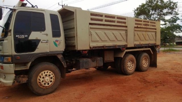 ขายรถบรรทุกสิบล้อดั๊มพ์ HINO 3M เครื่อง P11 - 320 แรง เกียร์อิตั้น สโลเดิม 2 เพลา ด.สามมิตร ปี 38 กระจกไฟฟ้า