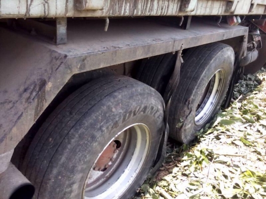 รถอีซูซุ 10 ล้อดั้ม เปลื่ยนเครื่อง 230 แรงม้า  สนใจติดต่อ 081 - 6079515