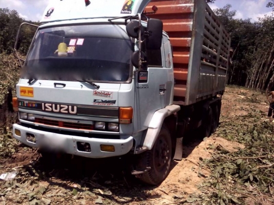 รถอีซูซุ 10 ล้อดั้ม เปลื่ยนเครื่อง 230 แรงม้า  สนใจติดต่อ 081 - 6079515