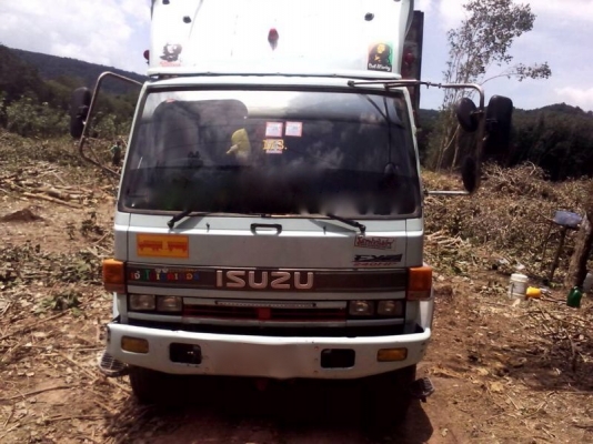 รถอีซูซุ 10 ล้อดั้ม เปลื่ยนเครื่อง 230 แรงม้า  สนใจติดต่อ 081 - 6079515