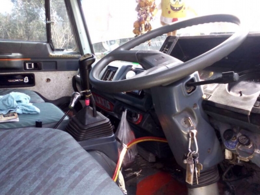 รถอีซูซุ 10 ล้อดั้ม เปลื่ยนเครื่อง 230 แรงม้า  สนใจติดต่อ 081 - 6079515